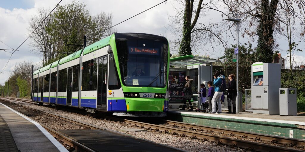 Tranvía en Morden Road, Londres (Reino Unido)