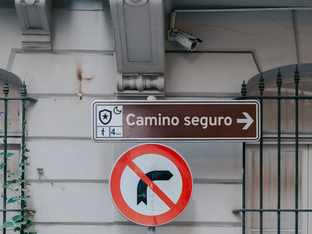 Ejemplo de señal de camino nocturno seguro